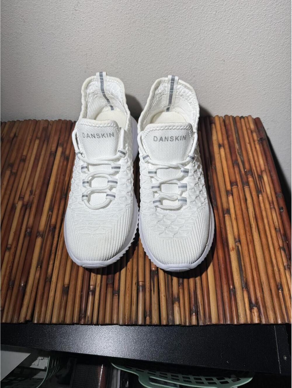 Danskin Stunt White Knit Slip-On Athletic Sneakers Women’s Size 10